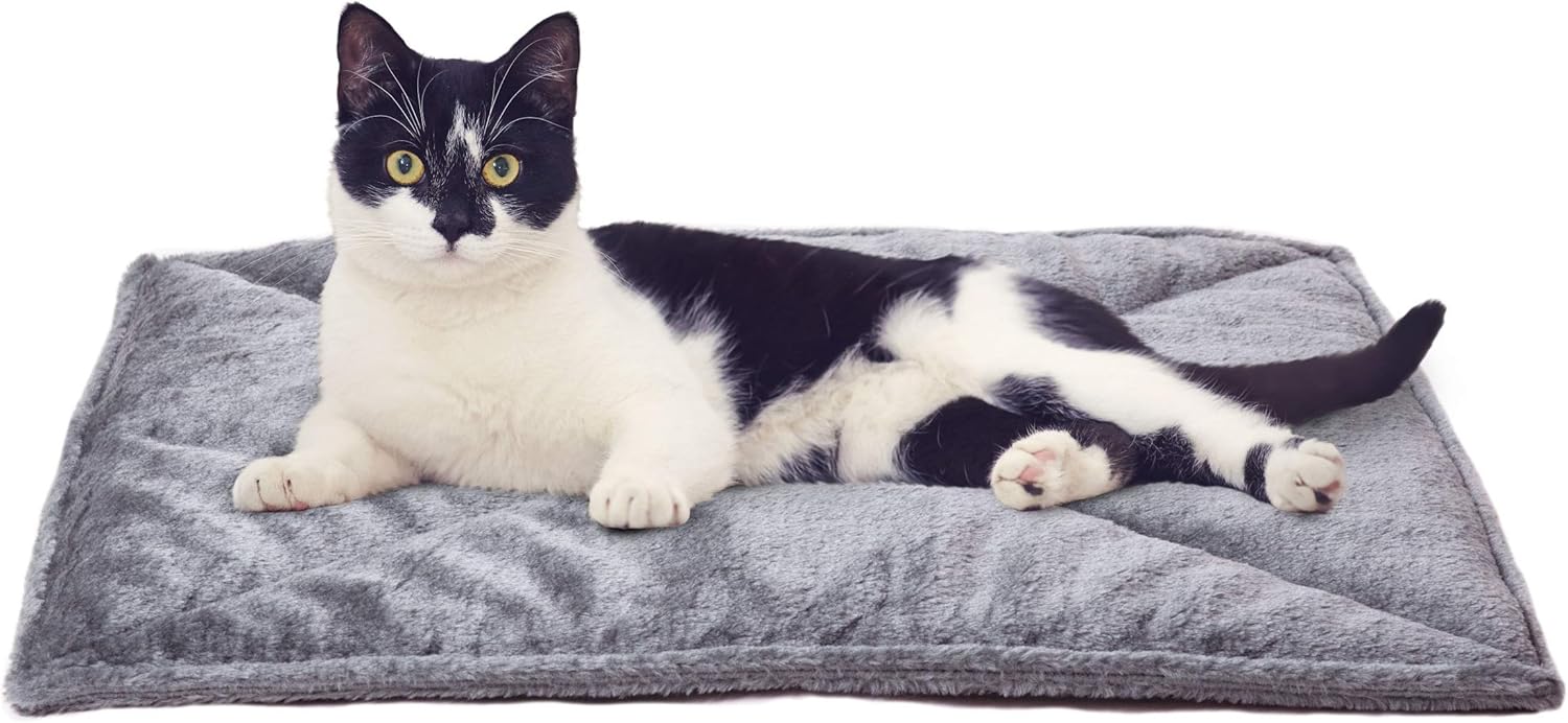 Furhaven ThermaNAP Self-Warming Cat Bed for Indoor Cats & Small Dogs, Washable & Reflects Body Heat – Quilted Faux Fur Reflective Bed Mat – Gray, Small
